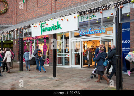 Entrée à la boutique du grand magasin Fenwicks à Christmas Coppergate York North Yorkshire England Royaume-Uni GB Grande-Bretagne Banque D'Images