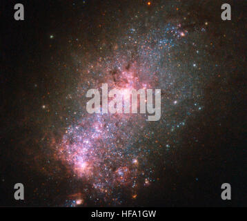 Le télescope spatial Hubble de la NASA capture une image époustouflante de NGC 3125, une galaxie affichant une activité intense. Cette image fournit de nouvelles idées sur la formation des galaxies et les phénomènes cosmiques. Banque D'Images