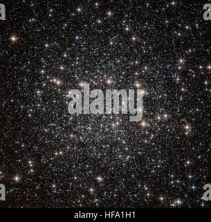 Le télescope spatial Hubble capture une vue imprenable des étoiles de l'amas NGC 4833, mettant en évidence les capacités du télescope à observer des objets spatiaux lointains. Banque D'Images