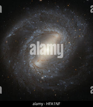 Le télescope spatial Hubble de la NASA capture une image de la galaxie NGC 4394, située dans l'amas de la Vierge, offrant de nouvelles perspectives sur les régions éloignées de l'univers. Banque D'Images