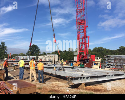 Tours de Structural Test Support pour système de lancement de l'espace commencent à monter des tours d'essai pour l'espace structurel du système de lancement commencer 26486230552 o Banque D'Images