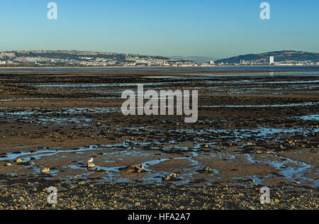 En face de la Baie de Swansea à Mumbles à la ville côtière de Swansea, dans le sud du Pays de Galles Banque D'Images