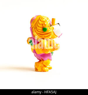 GOMEL, Bélarus - 13 septembre 2016 : Kinder Surprise jouet miniature, tigre par Ferero. Ferrero SpA est un fabricant italien de chocolat de marque. Banque D'Images