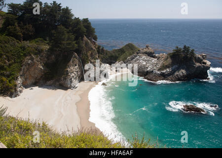 McWay Falls à Julia Pfeiffer Burns State Park,National,1,l'autoroute Pacific Coast Highway, PCH, Californie,USA Banque D'Images