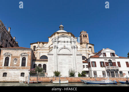 L'église San Geremia sur la rive du Grand Canal à Venise, Italie. Banque D'Images