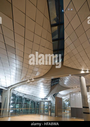 Nouveau terminal de l'aéroport à Oslo en Norvège en 2016, de l'intérieur, de l'avis de hall de départ, l'architecture norvégienne moderne Banque D'Images