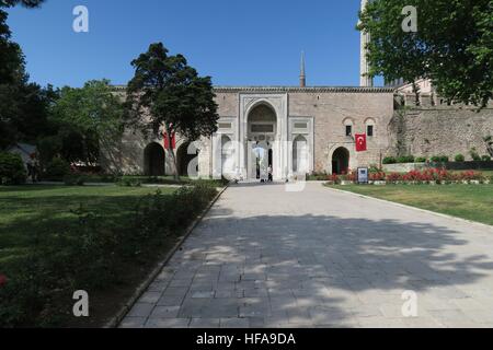 Entrée au palais de Topkapi Park près de Sainte-sophie à Istanbul, Turquie Banque D'Images