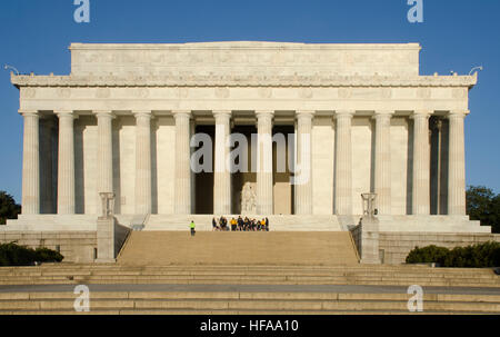 Vue extérieure, avant, le Lincoln Memorial, le National Mall, Washington DC. Banque D'Images