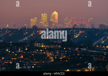 Canary Wharf Londres UK de l'Alexandra Palace au crépuscule Banque D'Images