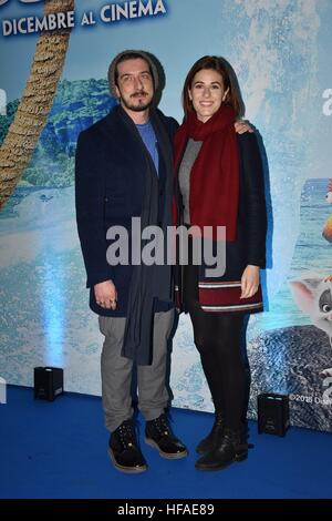 Paolo Ruffini et Diana del Bufalo participant à la première italienne du Disney's 'Europe', à l'espace Cinema Moderno Roms à Rome, Italie. Avec : Paolo Ruffini, Diana del Bufalo Où : Rome, Latium, Italie Quand : 28 novembre 2016 Crédit : IPA/WENN.com **Uniquement disponible pour publication au Royaume-Uni, USA, Allemagne, Autriche, Suisse** Banque D'Images