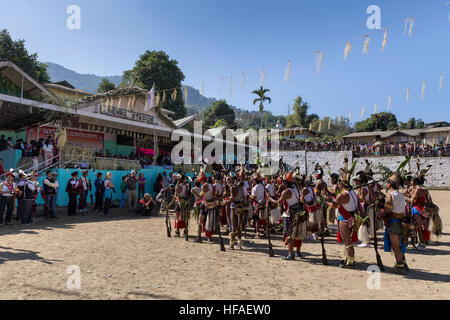 Village de Laho assistant à Chalo Loku, Festival, Khonsa Tirap District, de l'Arunachal Pradesh, Inde. Banque D'Images