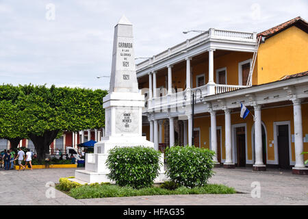 Monument représentant 100 ans 1821-1921 de héros sur la Plaza de la Independencia, Granada, Nicaragua Banque D'Images