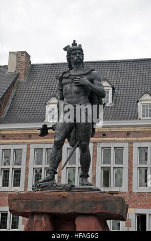 La statue d'Ambiorix à Tongres Grand Marché, Limbourg, Belgique. Banque D'Images
