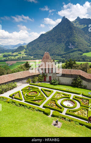 Un jardin dans le gruyère château en journée ensoleillée, Suisse Banque D'Images