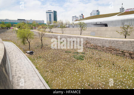 Rose Garden LED à côté de la Plaza de conception Dongdaemun de Séoul, Corée du Sud, vu du dessus dans la journée. Banque D'Images