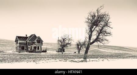 Ancienne maison de ferme près de Dufur, Oregon Banque D'Images