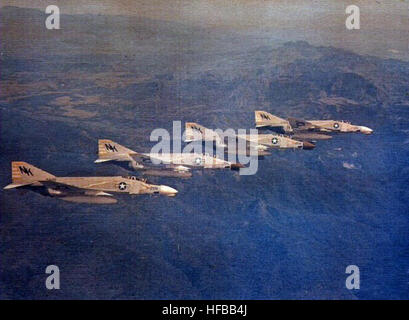 F-4B FANTOMES VF-142 en vol 1964-1965 Banque D'Images