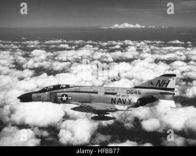 F-4G Phantom de VF-213 en vol en 1965 Banque D'Images