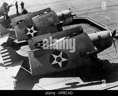 F4Fs sur l'élévateur de l'USS Enterprise (CV-6) Avril 1942 Banque D'Images