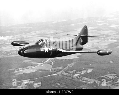 F9F-3 Panther avec Emerson tourelle en vol et en début des années 1950 Banque D'Images