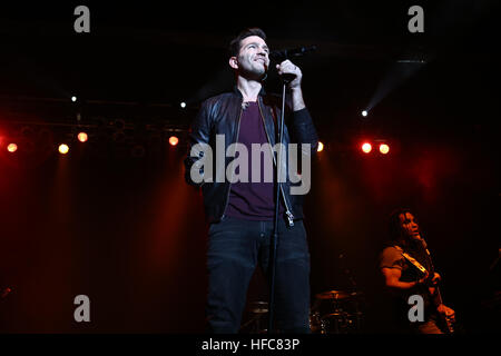 Chanteur Andy Grammer se produit en concert à l'une le 1 décembre, 2016 à Huntington, New York Banque D'Images