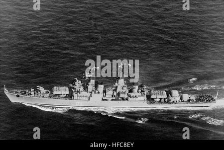 Une élévation de bâbord vue d'un Kynda soviétique croiseur lance-missiles de la classe en cours. Classe Kynda cruiser en cours Banque D'Images