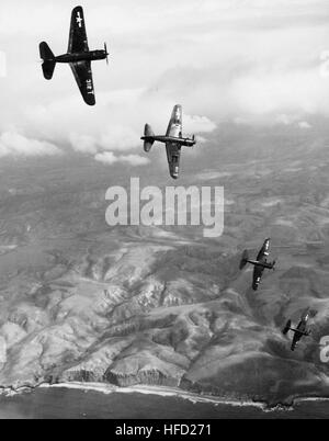 SB2C-5 Helldivers plongées dans le cadre de l'exercice en 1947 Banque D'Images