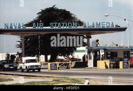 US Naval Air Station Alameda gate 1991 Banque D'Images