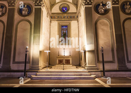 FLORENCE, ITALIE - 6 NOVEMBRE 2016 : Chapelle Pazzi dans la Basilique Santa Croce (Basilique de la Sainte Croix) à Florence. La chapelle a été commi Banque D'Images