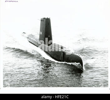 040707-N-0000P-001 File Photo (Août 17, 1964) Ð USS Razorback (SS 394) retourne aux États-Unis après 34 ans de service dans la marine turque. Cinq après la Seconde Guerre mondiale (WWII) Patrouilles et sa présence à la cérémonie de reddition de Tokyo, Razorback a continué dans le service de la Marine américaine jusqu'en 1970. Vu ici dans sa dernière grande puissance de propulsion sous-marine (GUPPY II) les configurations, ce dernier sous-marin de la DEUXIÈME GUERRE MONDIALE opérationnelle est portée à North Little Rock, Ark., par un groupe d'anciens combattants sous-marins et les autorités locales pour servir de musée. U.S. Navy photo by PhotographerÕs Mate 1re classe J.B. Paul (RELEA Banque D'Images