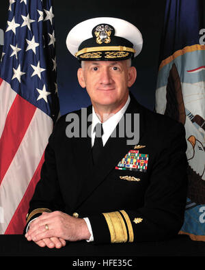 040809-N-0000X-001 Official U.S. Navy photo de Donald '. Arthur. (Libéré) US Navy 040809-N-0000X-001 SMA arrière. Donald C. Arthur Banque D'Images