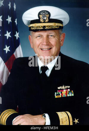 030618-N-0000X-002 File Photo. Photo de l'US Navy Adm arrière. Rodney P. Rempt. Photo de la Marine américaine. (Libéré) US Navy 030618-N-0000X-002 U.S. Navy photo de l'arrière Adm. Rodney P. Rempt Banque D'Images