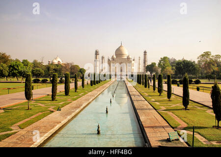 Taj Mahal - 26/04/2016 - Inde / Uttar Pradesh / Agra - Images de Taj Mahal au lever et au coucher du soleil - Sandrine Huet / Le Pictorium Banque D'Images