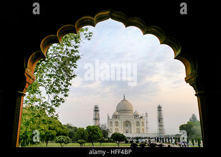 Taj Mahal - 26/04/2016 - Inde / Uttar Pradesh / Agra - Images de Taj Mahal au lever et au coucher du soleil - Sandrine Huet / Le Pictorium Banque D'Images