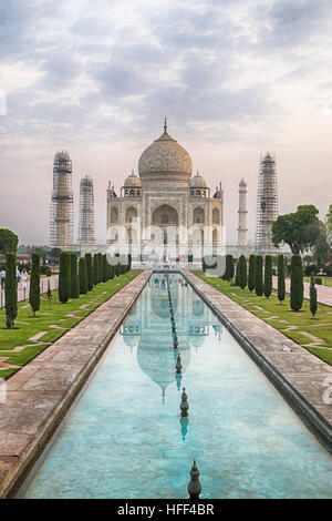 Taj Mahal - 26/04/2016 - Inde / Uttar Pradesh / Agra - Images de Taj Mahal au lever et au coucher du soleil - Sandrine Huet / Le Pictorium Banque D'Images