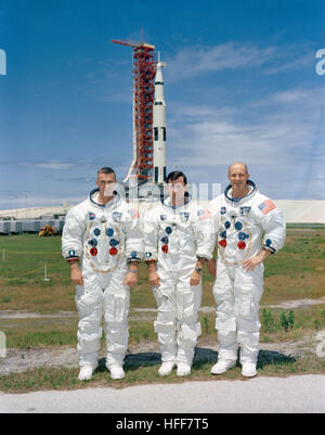 L'équipage principal d'Apollo 10, composé des astronautes Thomas Stafford, John Young et Eugene Cernan, se prépare pour la mission qui a servi de test final pour l'atterrissage lunaire d'Apollo. Le succès d’Apollo 10 a ouvert la voie à l’historique atterrissage sur la lune d’Apollo 11. Banque D'Images