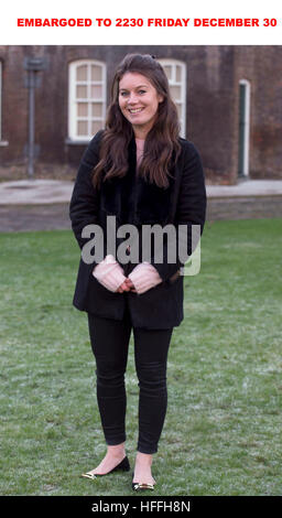 De 2230 sous embargo Vendredi 30 Décembre Laura Unsworth à la Tour de Londres, comme elle a reçu une éducation bilingue pour les services de hockey dans la nouvelle année. Banque D'Images