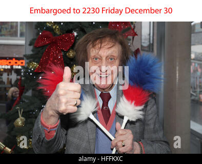 De 2230 sous embargo Vendredi 30 Décembre Ken Dodd à Liverpool après qu'il a été anobli pour services de divertissement et de charité dans la nouvelle année Honours list. Banque D'Images