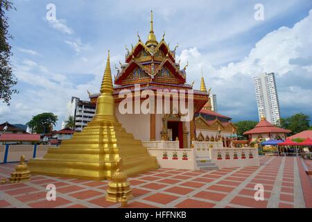 Dans le Wat Chayamangkalaram stupa doré, Penang, Malaisie Banque D'Images