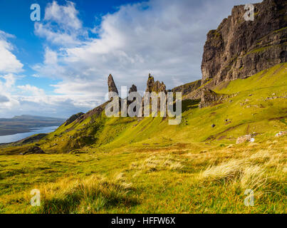 Royaume-uni, Ecosse, Highlands, l'île de Skye, vue de l'ancien homme de Storr. Banque D'Images