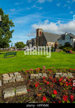 Royaume-uni, Ecosse, Fort William, vue sur le jardin Défilé vers l'Duncansburgh Macintosh église paroissiale. Banque D'Images