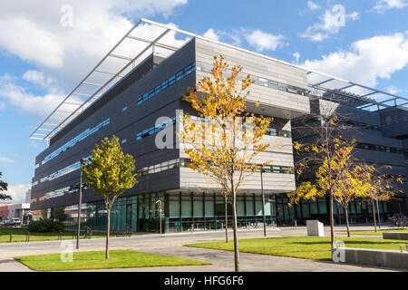 Alan Turing building en automne, l'Université de Manchester, UK Banque D'Images