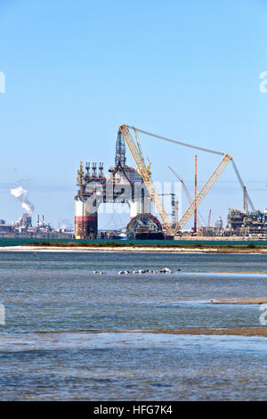 Construction de "Big Foot" par Chevron Chabot de la plate-forme de pétrole et de gaz en voie d'achèvement. Banque D'Images
