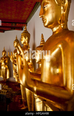 Statues de Bouddha d'or en Asie Banque D'Images