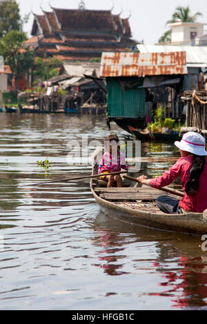 Village flottant au Cambodge Banque D'Images