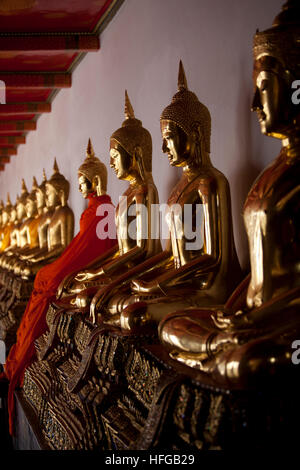 Statues de Bouddha d'or en Asie Banque D'Images