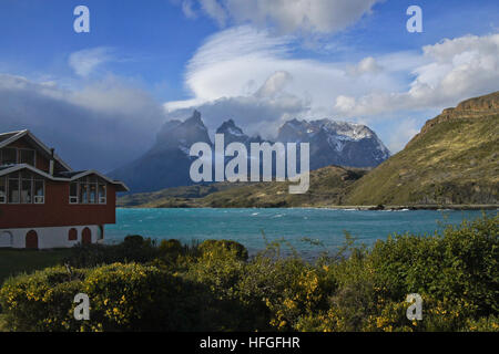 Los Cuernos, l'Almirante Nieto, et Lago Pehoe, vu de l'Hosteria Pehoe, Parc National Torres del Paine, Patagonie, Chili Banque D'Images