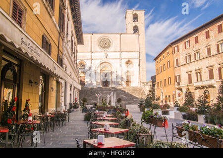 Duomo sur la Piazza del Popolo, Todi, province de Pérouse de la région Ombrie, Italie. Banque D'Images