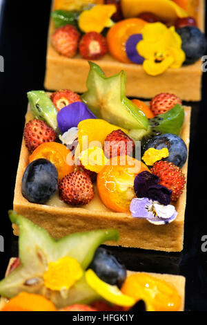 Des gâteaux aux fruits. Alimentaria, Nourriture et boissons International Exposition, L'Hospitalet de Llobregat, Barcelone, Catalogne, Espagne Banque D'Images