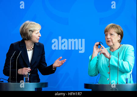 Beijing, l'Allemagne. 20 juillet, 2016. La chancelière allemande Angela Merkel (R) et le Premier ministre britannique Theresa peuvent assister à une conférence de presse après leur rencontre à la chancellerie à Berlin, Allemagne, le 20 juillet 2016. © Guo Yang/Xinhua/Alamy Live News Banque D'Images